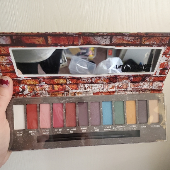 NWT Manic Panic Amplified Eyeshadow Palette. - Picture 12 of 15